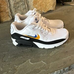Nike Air Max Size 7 Kids or 9 women like new